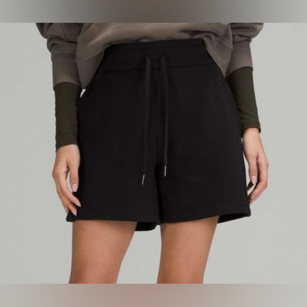 045 Lululemon Scuba High-Rise Short 5" NWT